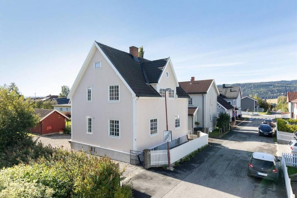 Lys Og Sentral Leilighet Med Terrasse Og Hage Apartamento Lillehammer Exterior foto